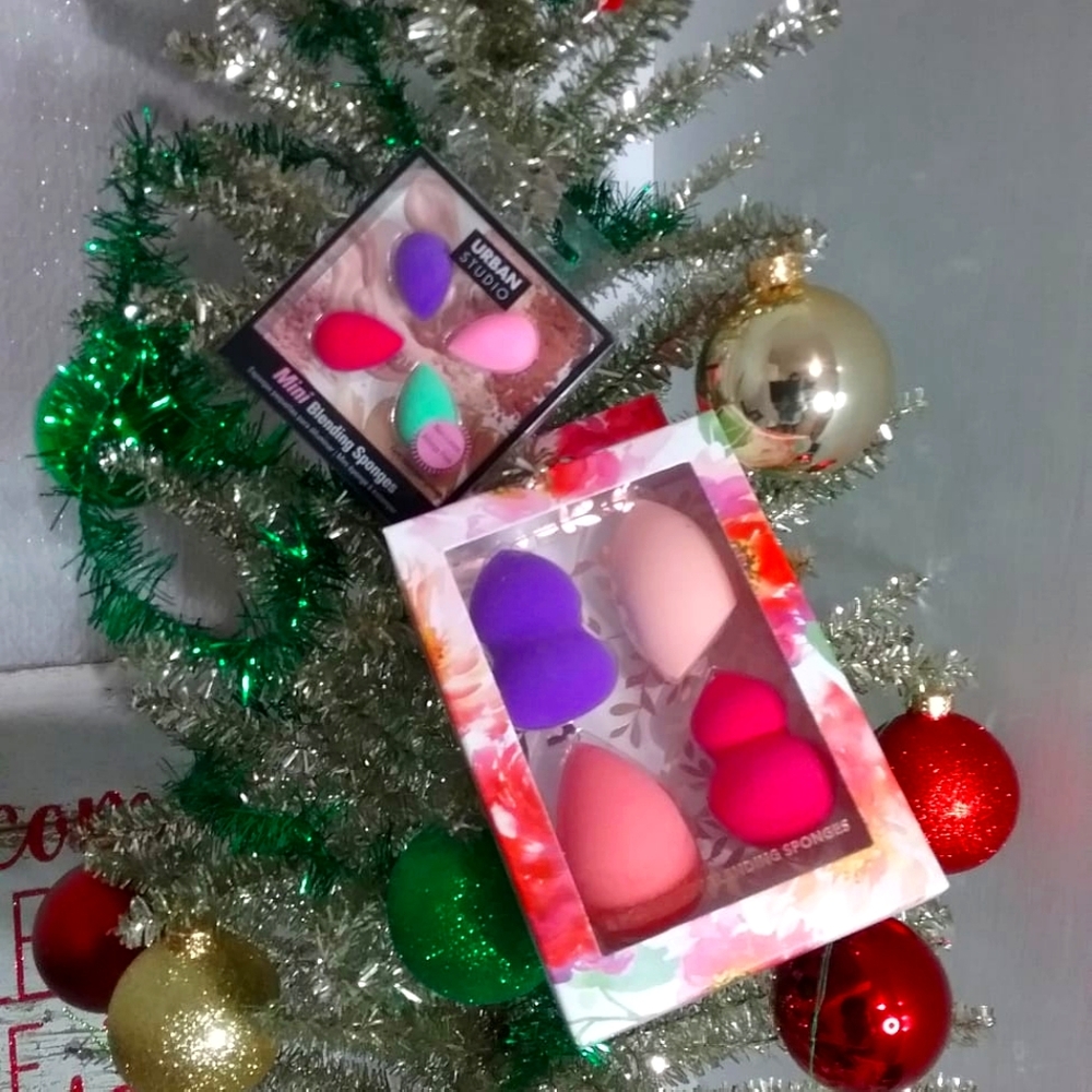 Gift set big and mini blending sponges